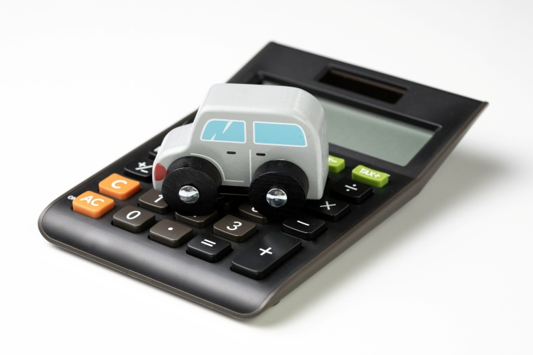 追突事故の慰謝料の相場はいくら？ 計算方法や損しないポイントを解説