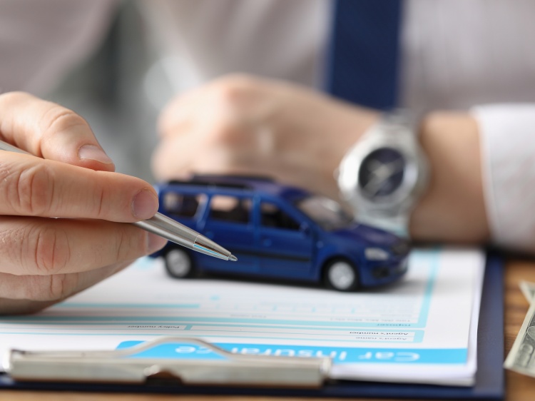 【交通事故慰謝料】自賠責と任意保険は両方もらえる!?　二重取りも可能？