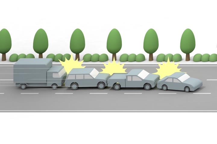 玉突き事故の過失割合は？　「責任は誰か」についてパターン別に解説